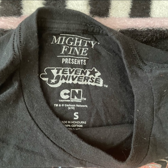 We love fine Steven universe T-shirt size small - Picture 2 of 3
